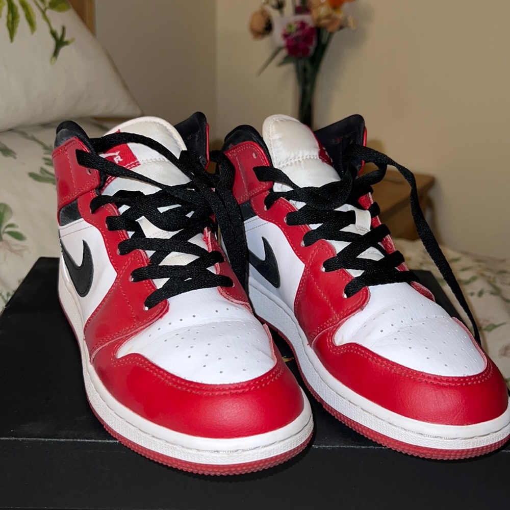 Jordan 1 mid